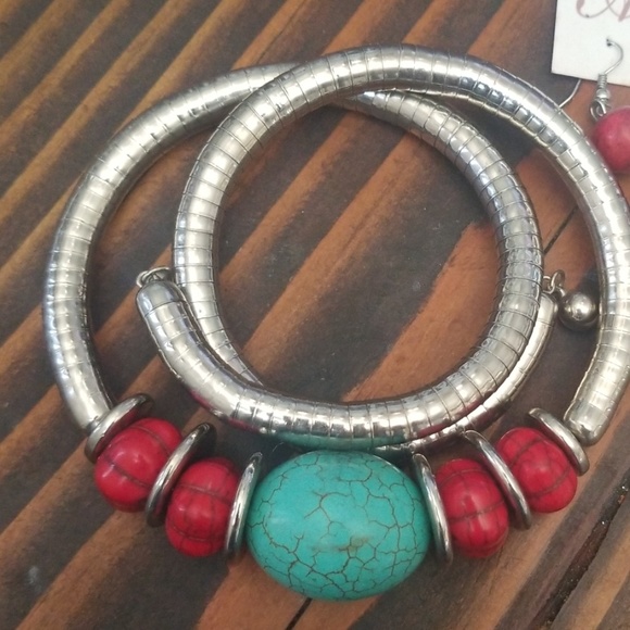 Handmade Bead and Silver Choker Colar Necklace - Picture 2 of 3